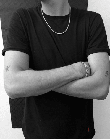 Der Rapper G-Eazy aus Oakland hat an diesem Samstag nicht nur eine, sondern zwei winzige Tattoos bekommen.