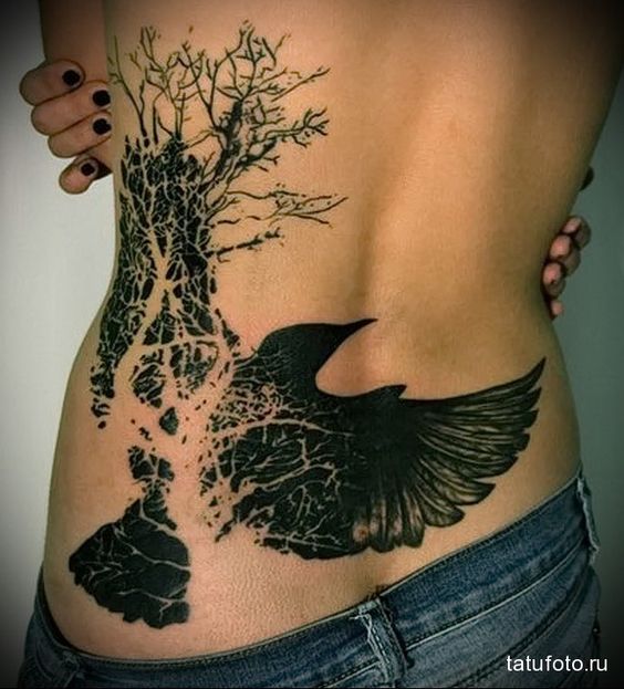 Lower Back Tattoos, um das Stigma des Tramp-Stempels zu zerstören