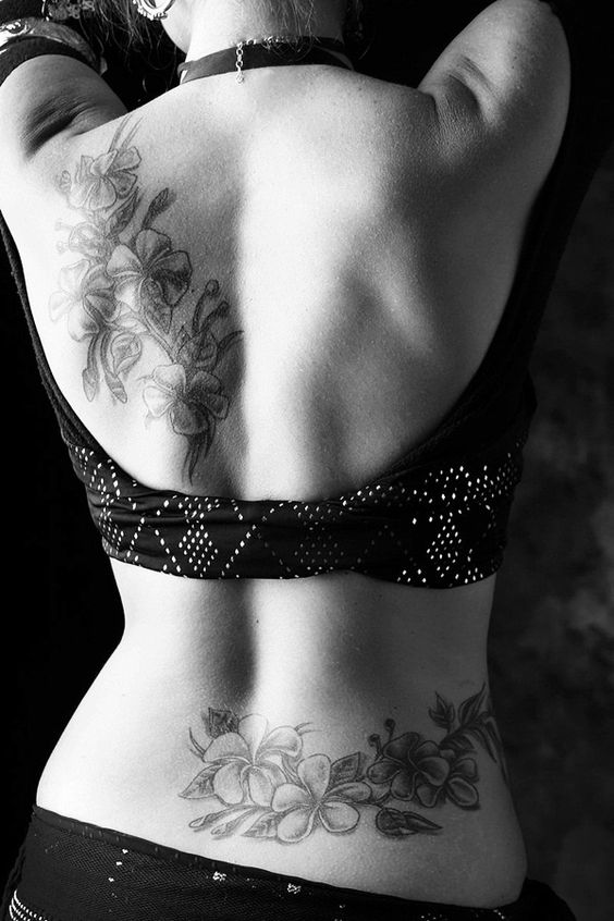 Lower Back Tattoos, um das Stigma des Tramp-Stempels zu zerstören