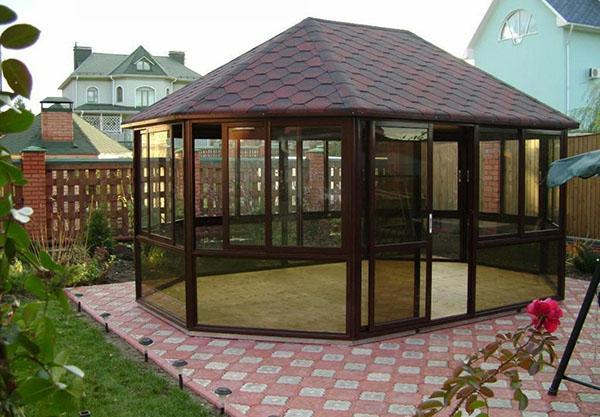 site d'installation de gazebo en polycarbonate