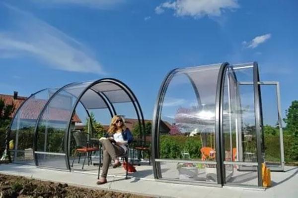 construction coulissante d'un gazebo en polycarbonate