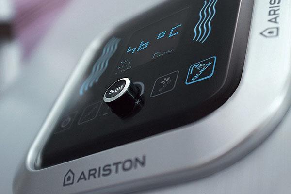 Modelos compactos modernos de calentadores de agua Ariston