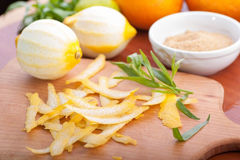 pelar limones