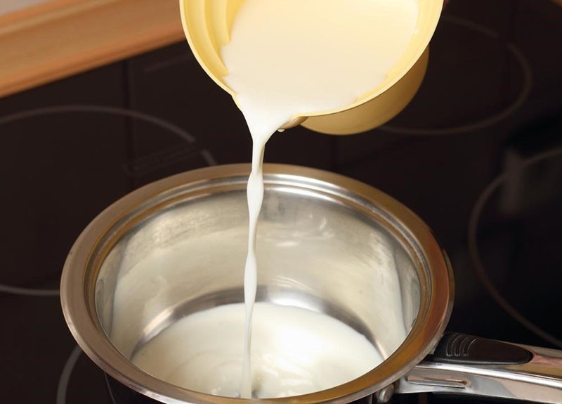 hervir la leche y la nata