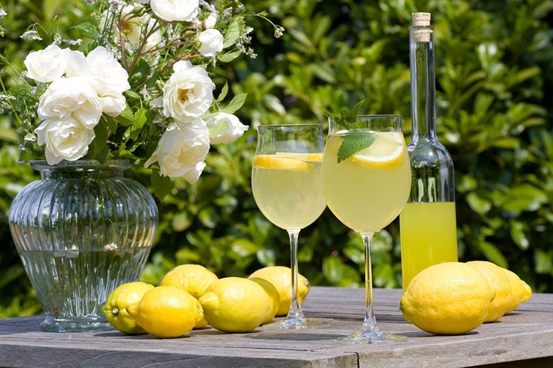 caractéristiques de la fabrication de limoncello à la maison avec de la vodka