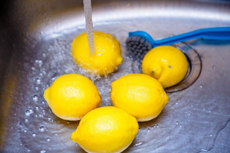 lavar limones