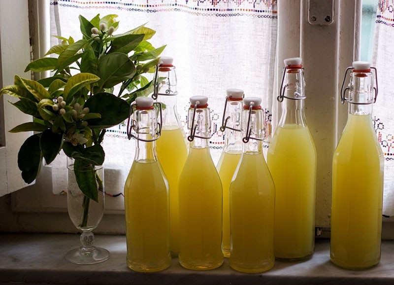 limoncello casero sobre vodka con canela