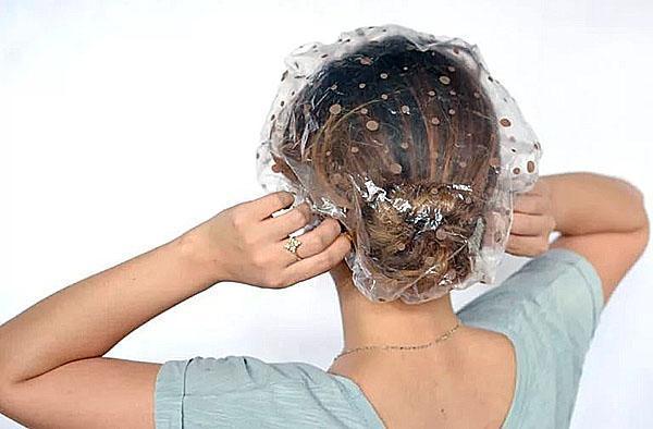 couvrir la tête de cellophane