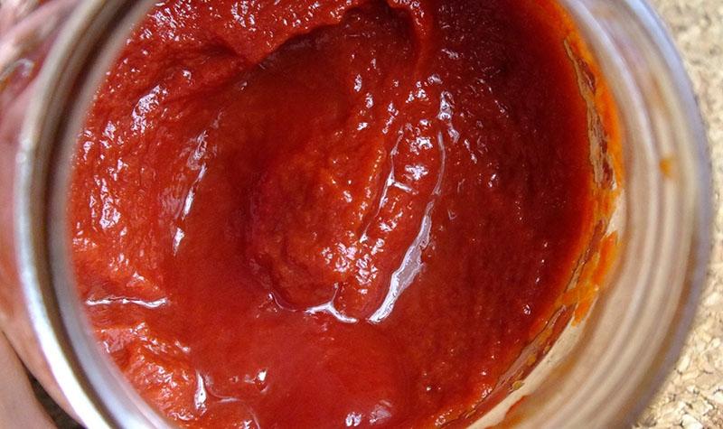 diluer la pâte de tomate avec de l'eau