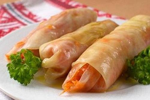Rollitos de col coreana con zanahorias