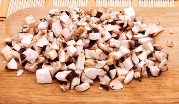 hacher les champignons