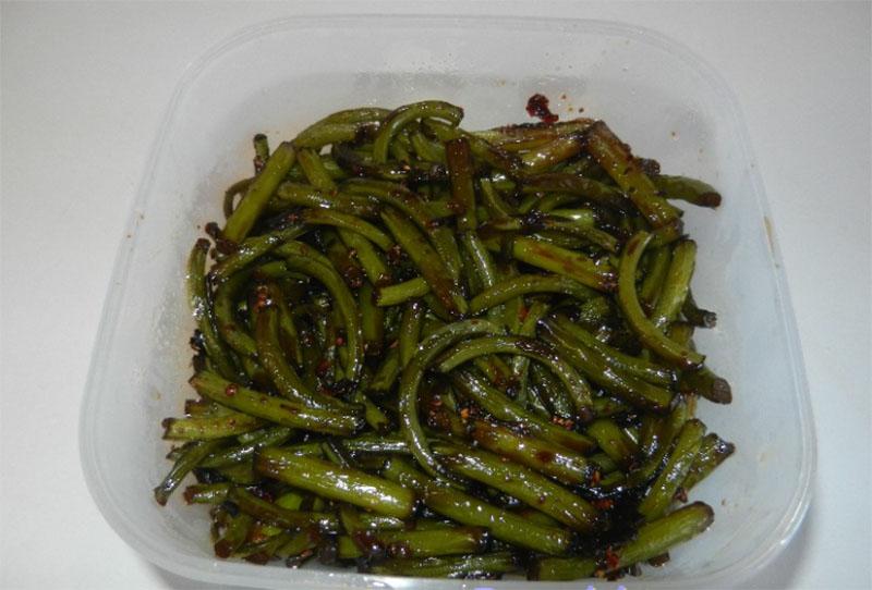Flechas de ajo frito coreano