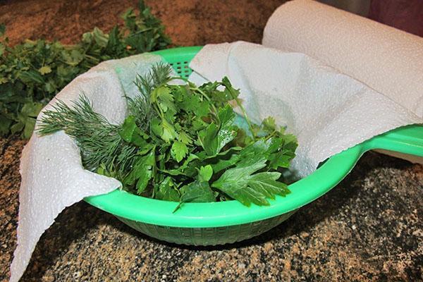 laver et sécher les légumes verts