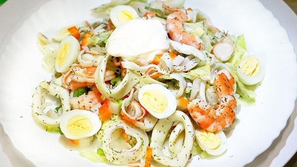 ensalada de calamares y gambas