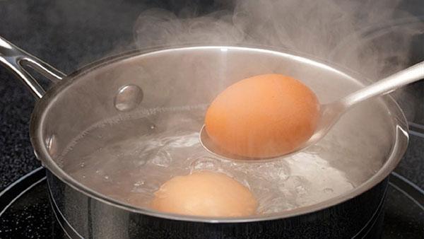 faire bouillir des œufs