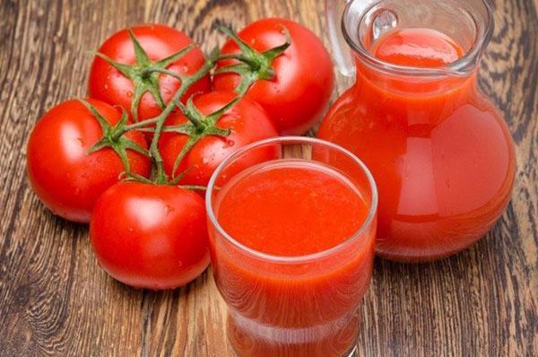 delicioso jugo de tomate