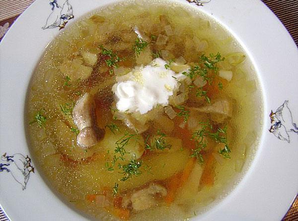 servir la soupe à table