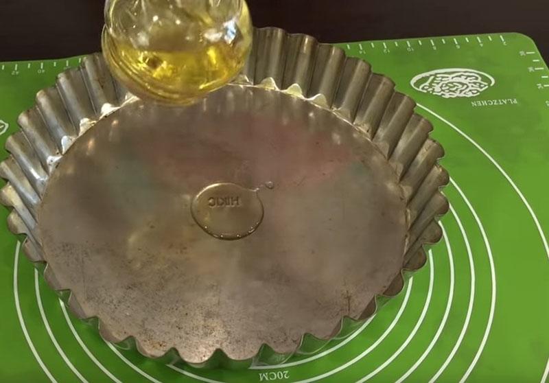 engrasar el molde con aceite
