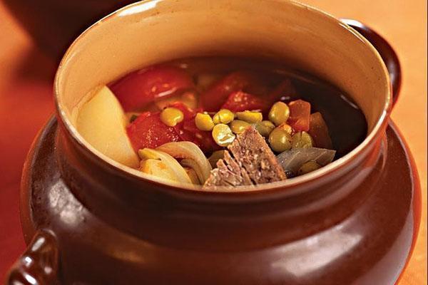 sopa de ciruela y cereza con cordero