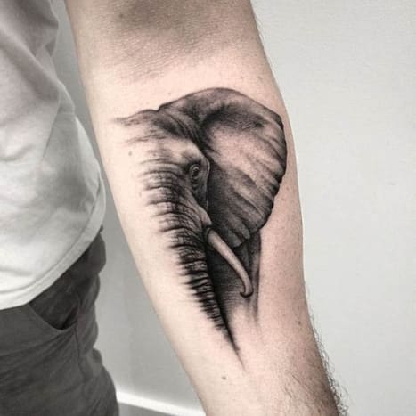 Realistic Elephant Tattoo إذا كنت تحب الفيل الجديد لـ Cara Delevingne ، وتريد قطعة مشابهة أكثر واقعية ، فلا يمكنك أن تخطئ مع فنان الوشم المقيمة في مدينة نيويورك ، إليزابيث ماركوف. وهي تعمل جنبًا إلى جنب مع كيث 