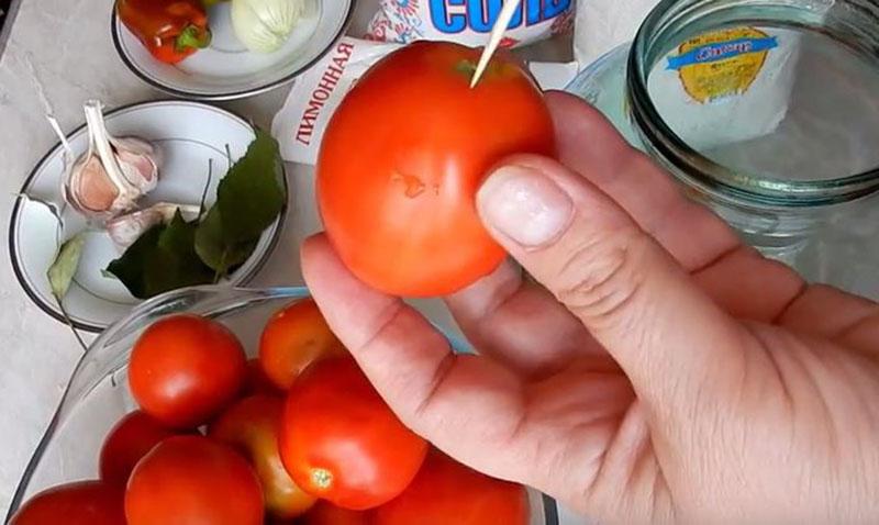 preparar tomates para salar