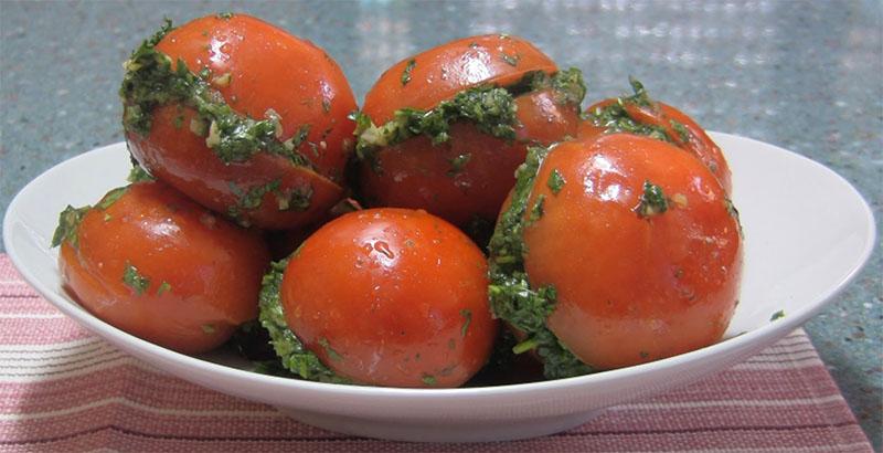 tomates salados marrones