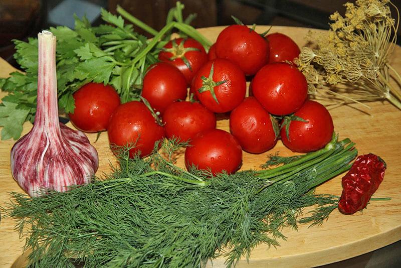 ingrédients pour mariner les tomates