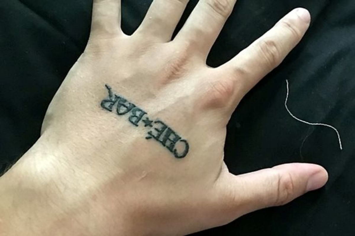 Opilé tetování, tetování Adam Marsh, tetování Che Bar, Che Bar, blackout tetování, tetování selže, tetování lituje, inkoustový časopis