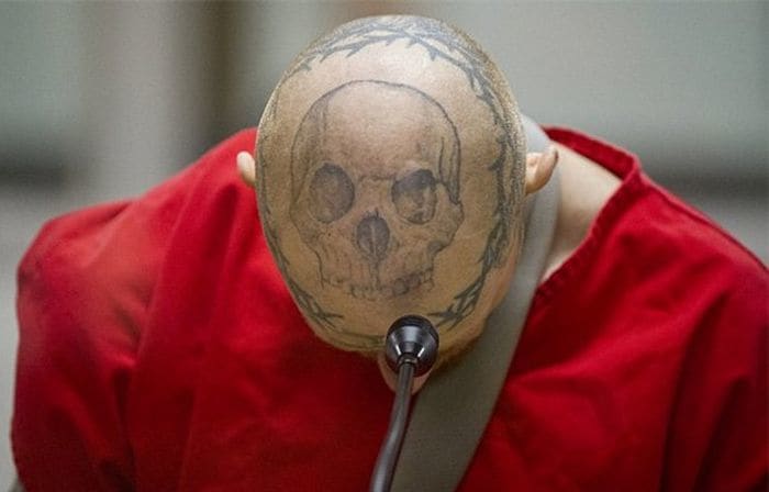 Foto přes nydailynews Kromě obličeje, oční bulvy a různých dalších tetování má Barnum na hlavě lebku.