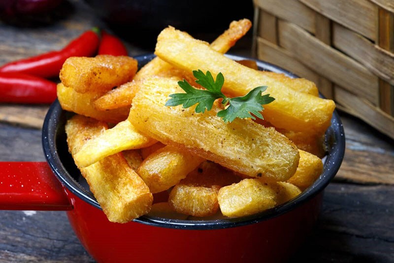 racine de manioc frite