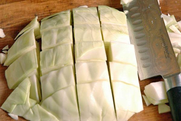 cortar el repollo en cuadritos