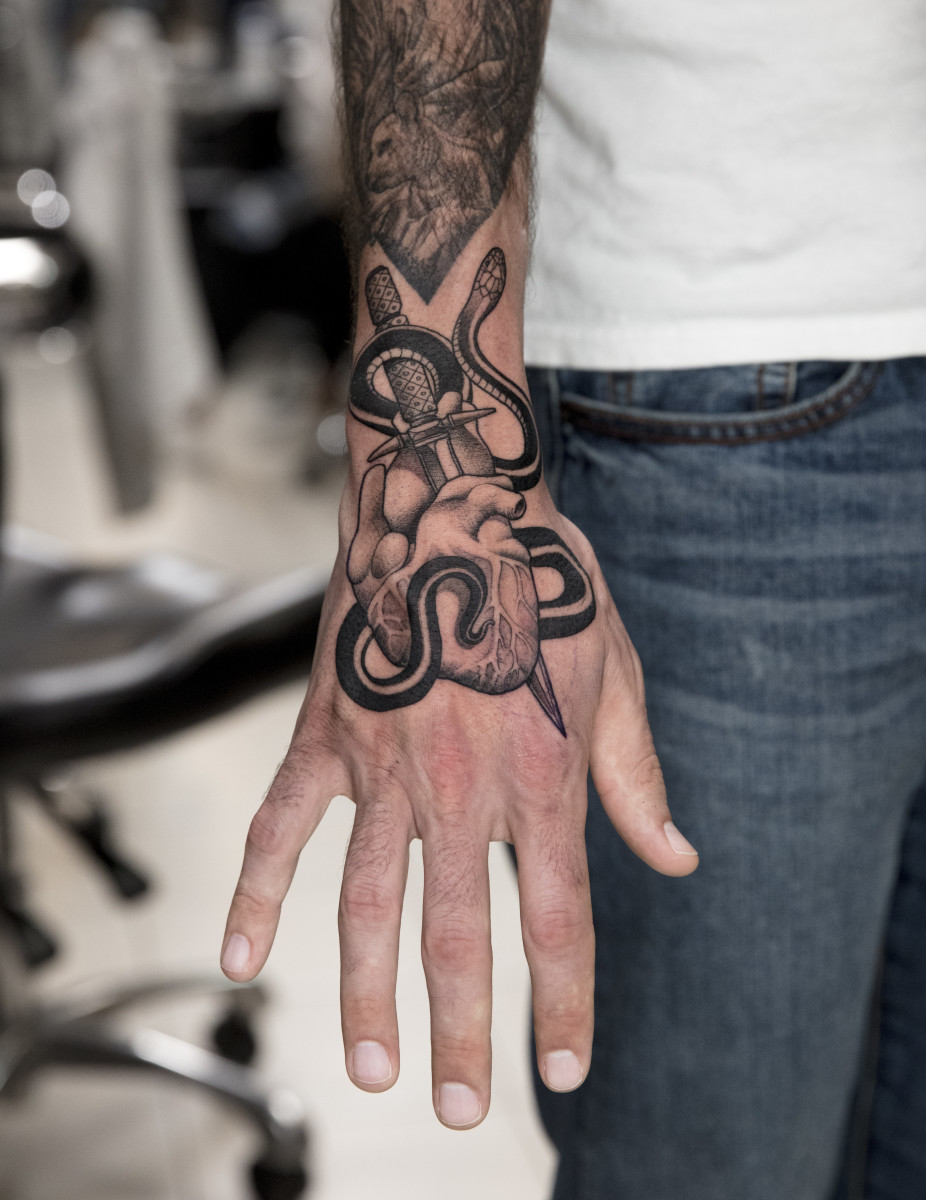 andrew_handds