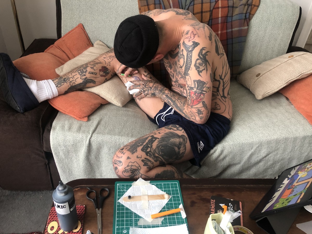 Das kann nicht bequem sein. Chris Woodhead-Tattoos #44.