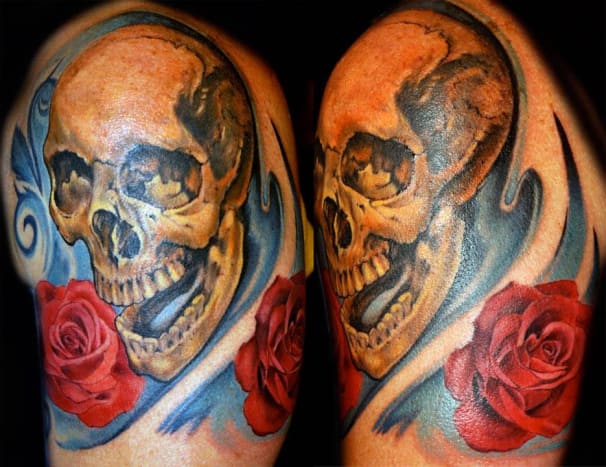 Joey Hamilton-Open Jaw Skull mit Rose Tattoo