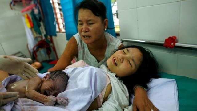 Fotografie prostřednictvím dnaindie V tolika zemích světa je na zdraví žen kladena tak malá hodnota, že každý rok zemře při porodu zhruba 600 000 žen.