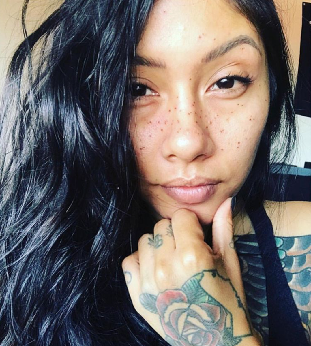 Schönheitschirurgie, kosmetische Tätowierungen, Microblade-Tattoos, Microblading, Sommersprossen-Tattoos, Augenbrauen-Tattoos