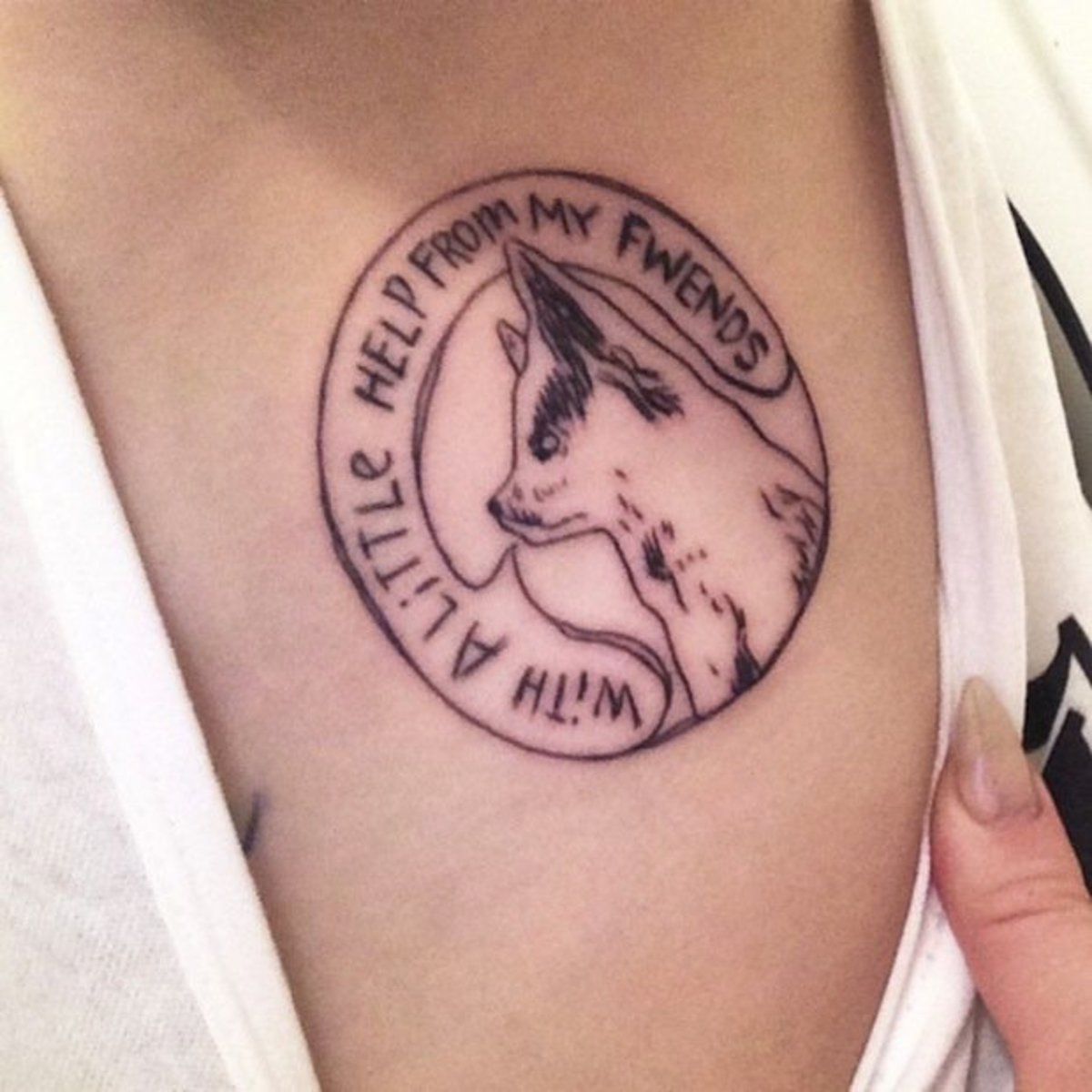 Zblízka Miley Cyrus ' Floydovo tetování.
