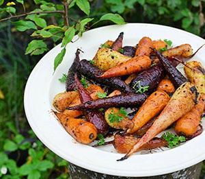 Plato de zanahorias de colores