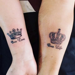 Mehr als 50 Kronen-Tattoos für Ihre königlichen Inking-Träume!