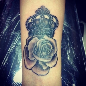 Mehr als 50 Kronen-Tattoos für Ihre königlichen Inking-Träume!