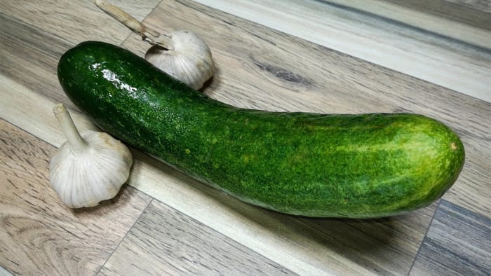 Der erhöhte Blutfluss zu ihren Genitalien während des Sommers hat viele Männer dazu gebracht, sich zu fragen, ob ihr Penis gewachsen ist, aber das ist nicht ganz richtig. Es ist genauer zu sagen, dass das Wetter Ihre Genitalien halbhart macht. A.K.A. es gibt dir einen Ständer.