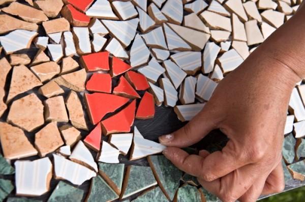 Cómo colocar baldosas en un mosaico