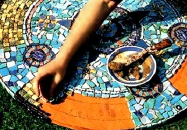 Enlever la colle de la mosaïque