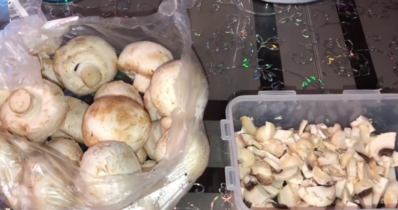 champignons crus surgelés