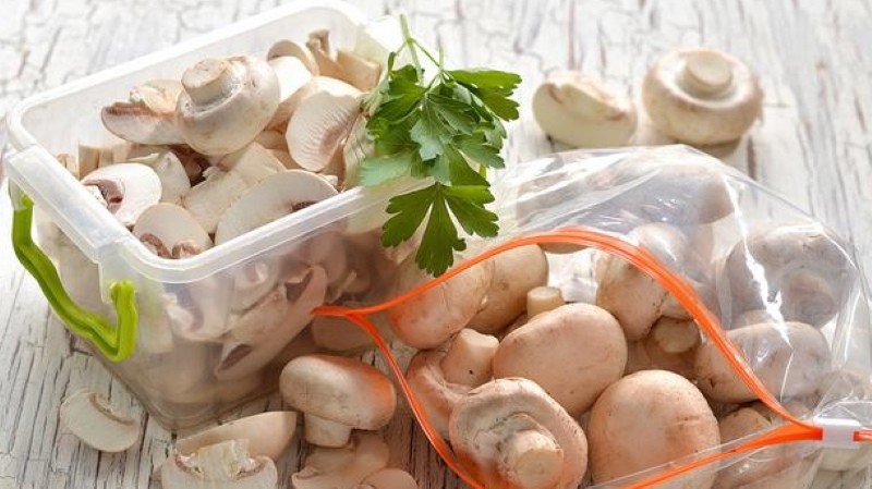 est-il possible de congeler les champignons du magasin