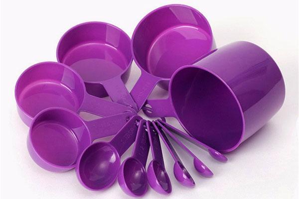 práctico y práctico juego de cucharas