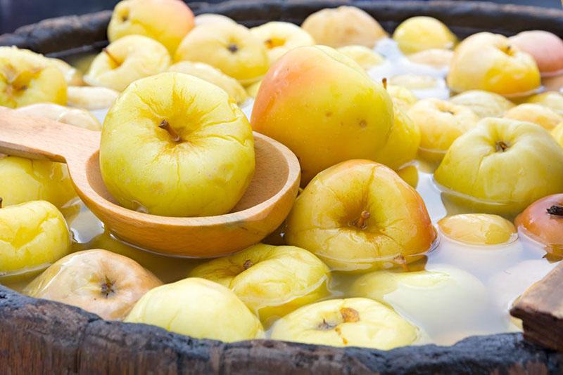 una receta sencilla para manzanas remojadas