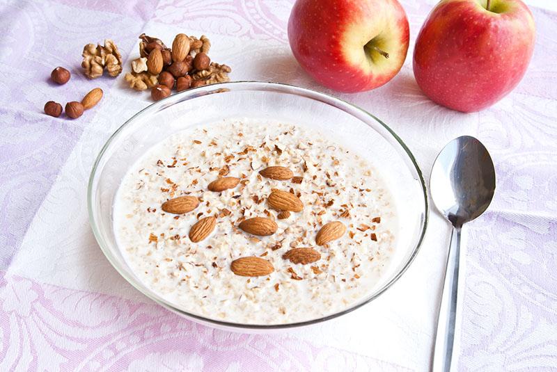 gachas de avena con nueces y manzana