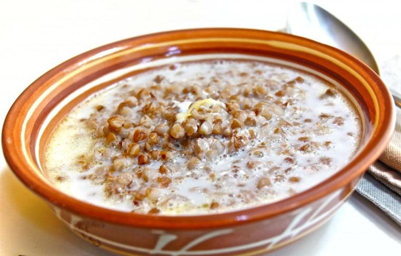 Propiedades útiles del trigo sarraceno con leche.