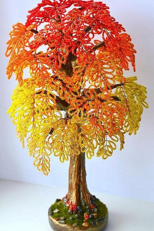 árbol de otoño con cuentas